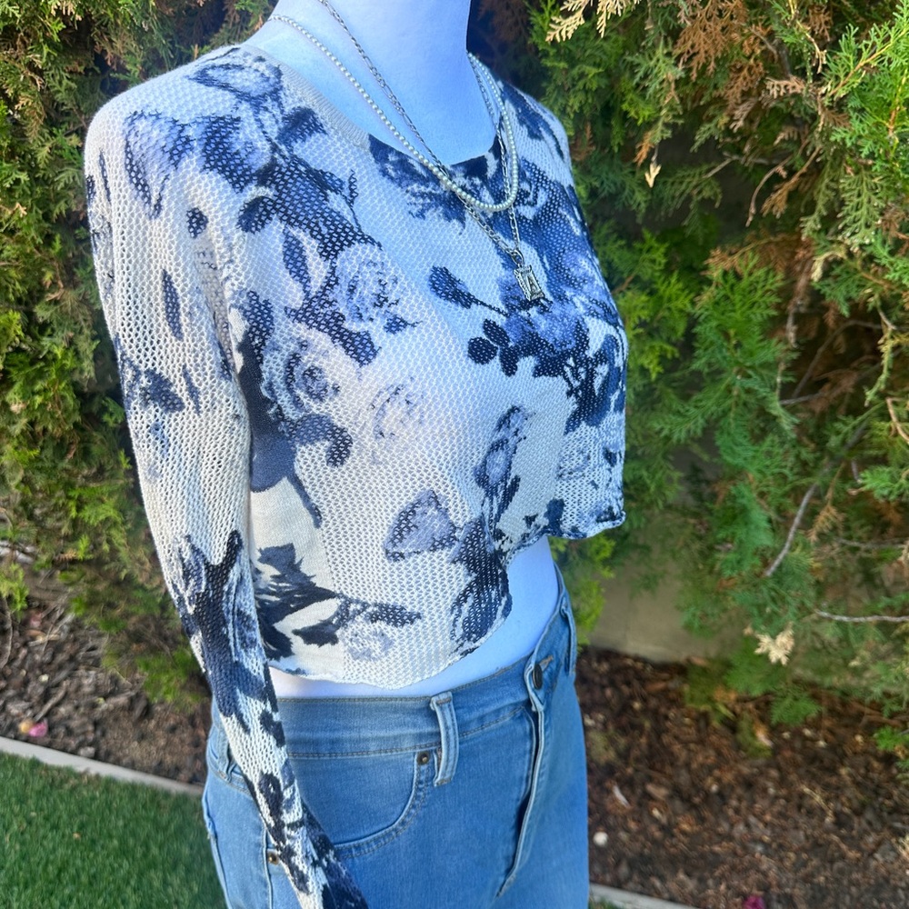 Silence + Noise Blue Floral Boyfriend Longsleeve See through Mesh Shirt size S - Picture 2 of 4